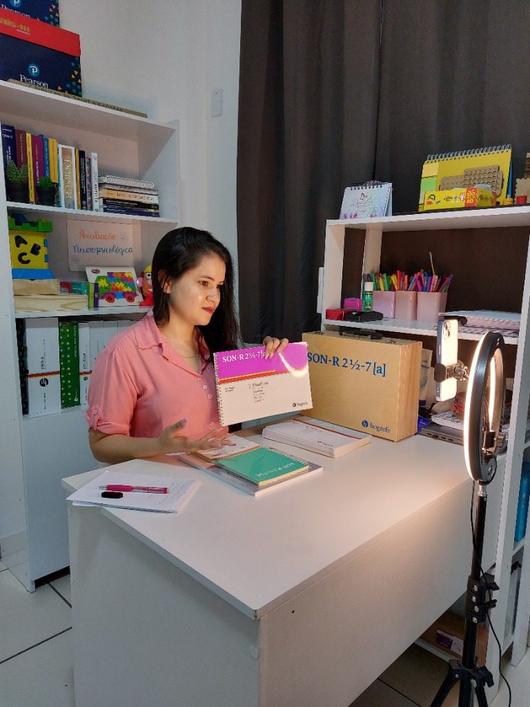 Materiais de avaliação neuropsicológica da neuropsicóloga Diana Level